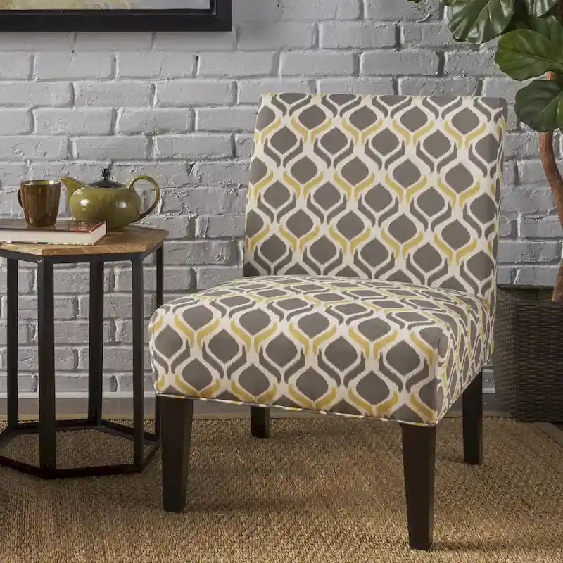 Fauteuil d'appoint crapaud capitonné bas — Tissu à motif géométrique et pieds coniques noirs mats