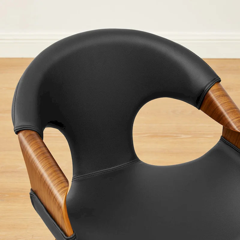 Chaise de salle à manger Mid-Century Modern en bois courbé — Assise rembourrée en similicuir et cadre en bois courbé