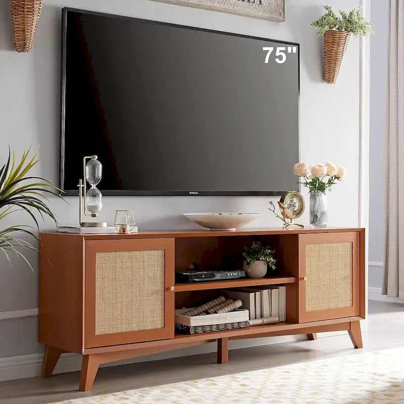 Meuble TV en rotin bohème du milieu du siècle — Portes tissées à la main, étagères réglables, convient aux téléviseurs jusqu'à 75"
