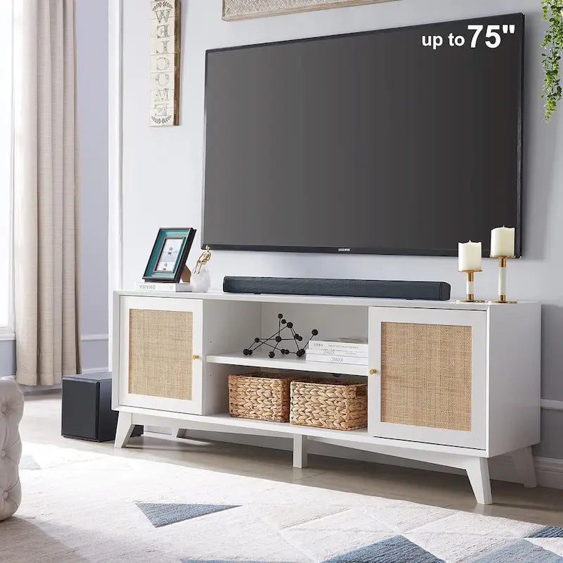Meuble TV en rotin bohème du milieu du siècle — Portes tissées à la main, étagères réglables, convient aux téléviseurs jusqu'à 75"