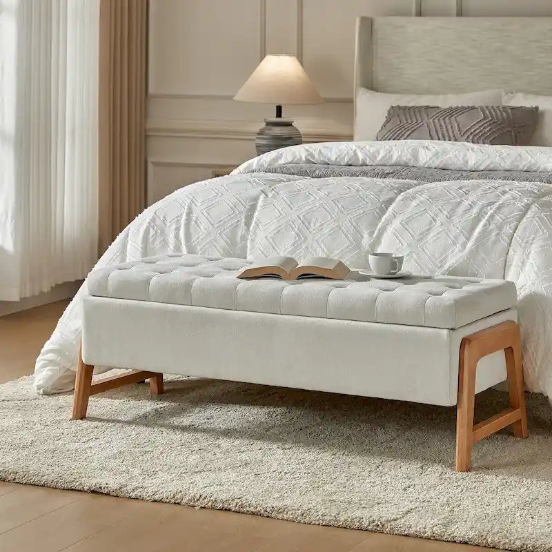 Banc de rangement capitonné Mid-Century Modern avec assise touffetée et pieds en bois massif