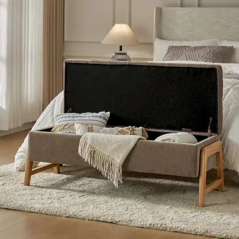Banc de rangement capitonné Mid-Century Modern avec assise touffetée et pieds en bois massif